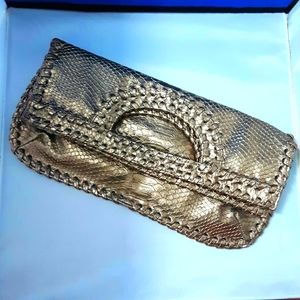 Big buddha clutch in metallic gold